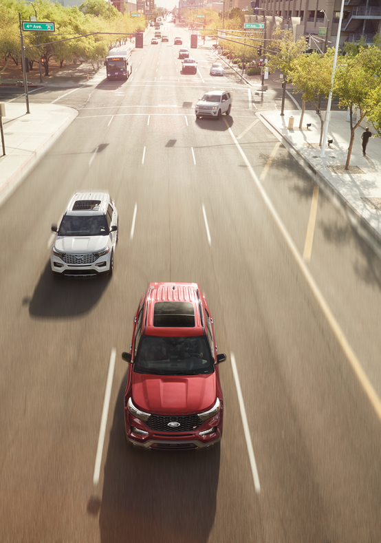 C10065420_EXPL_HighAngle2CarsInTrafficRadarTech_mj.png