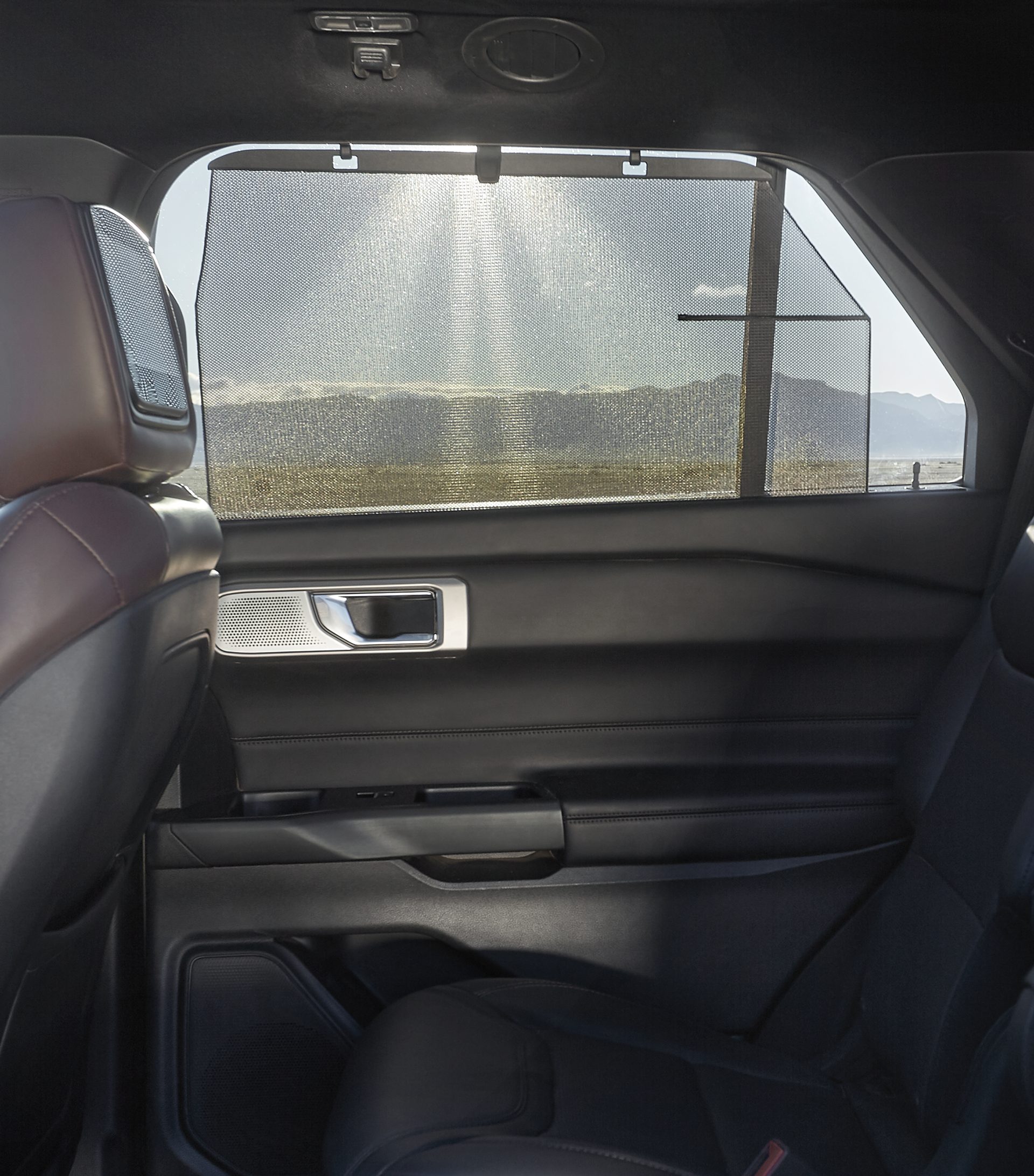 C10066520_EXPL_RearDoorSunshade_mn.png